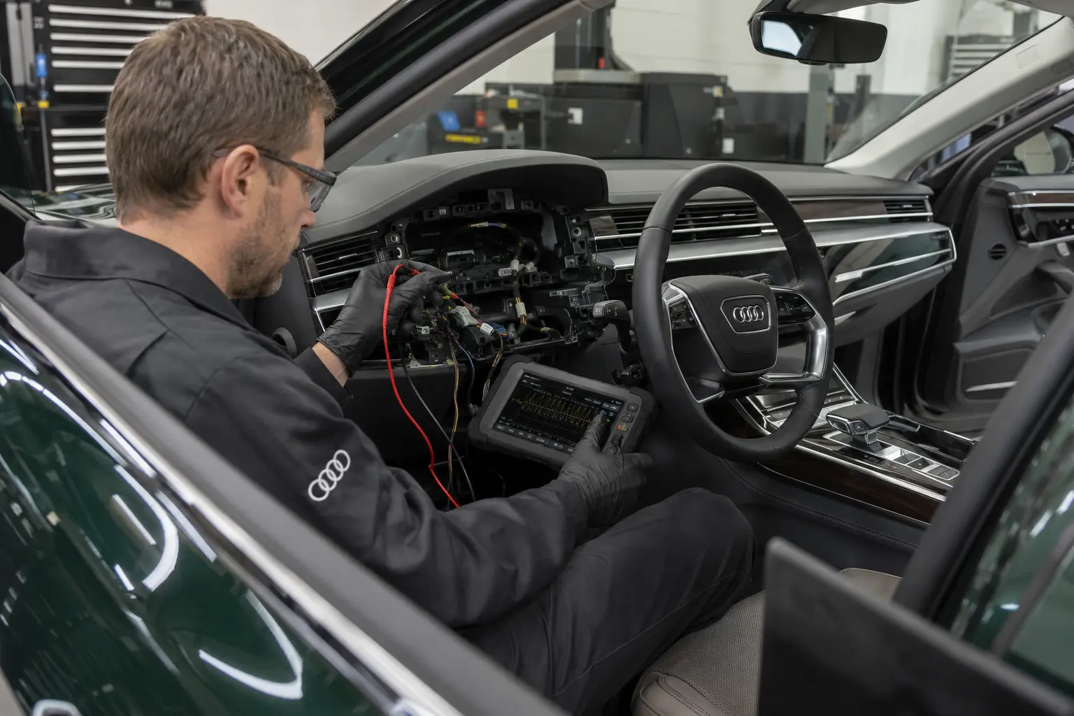 Technician checking Audi cluster power and CAN communication